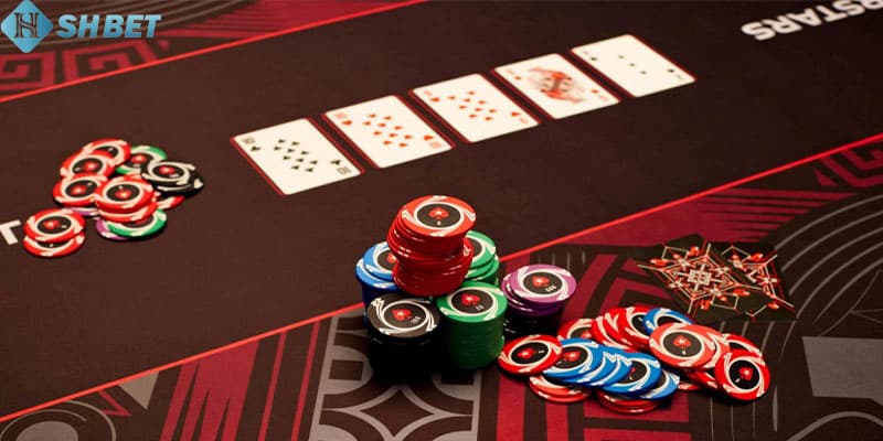 các vòng đặt cược trong Poker Hành động tương ứng với các vòng đặt cược trong Poker